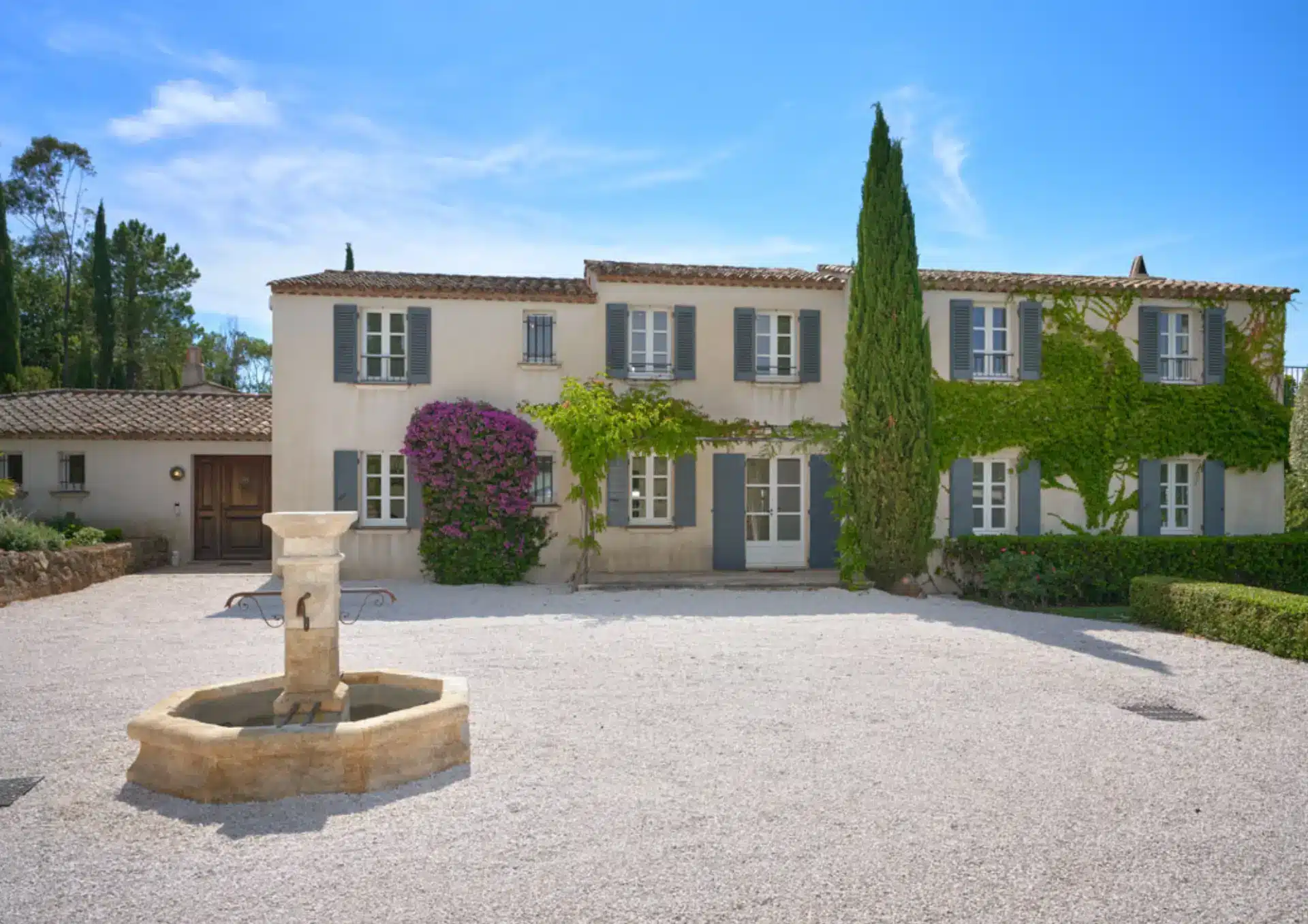 Façade de la Villa Coup de Foudre à Grimaud, Golfe de Saint-Tropez