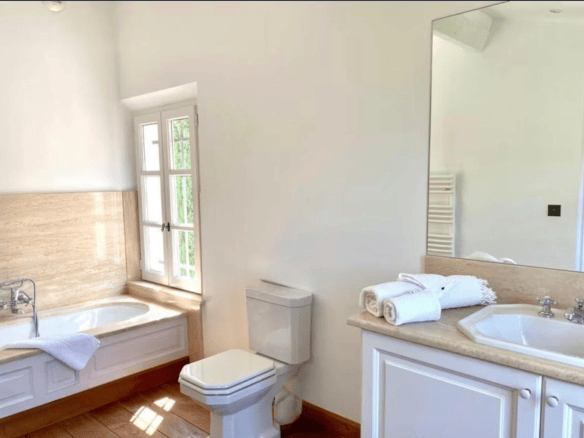 Salle de bain de la Villa Coup de Foudre à Grimaud, Golfe de Saint-Tropez